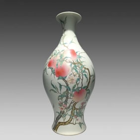 A pastel eight-peach olive bottle made in the Yongzheng year of the Qing Dynasty