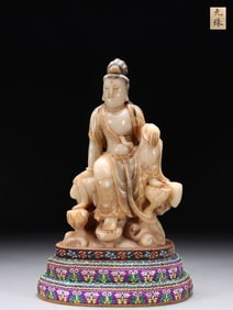 A piece of Qing Yuan Zhu Shoushan hibiscus stone carving water moon Guanyin