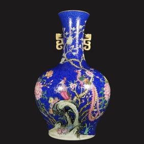 A Qing Qianlong enamel blue glaze climbing flower and bird appreciation vase