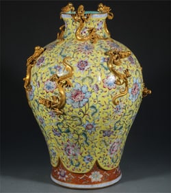 A pastel yellow passionflower melon diamond Panlong plum bottle made in the Qianlong period of the