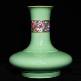 A Qing Yongzheng apple green pastel kaleidoscope flat belly bottle