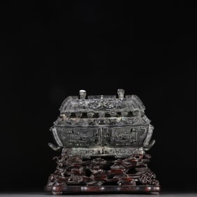 A beautiful bronze animal face pattern square Yi