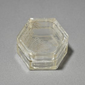 A crystal carved landscape poetry cover box made in the Qianlong period of the Qing Dynasty