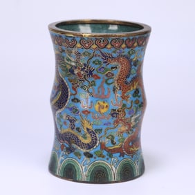 A cloisonné dragon-patterned bamboo pen holder made in the Qianlong period of the Qing Dynasty