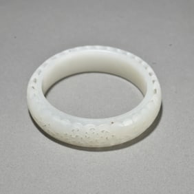 A beautiful Hetian jade bracelet