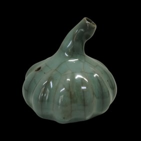 A piece of Song Dynasty official kiln water Meng