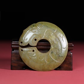 A jade dragon pendant of the Han Dynasty