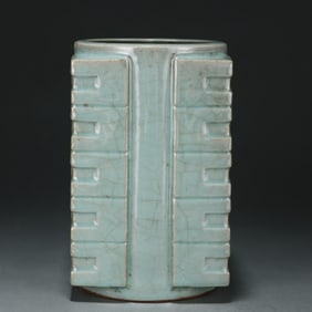 A Song Dynasty official kiln cong-style bottle
