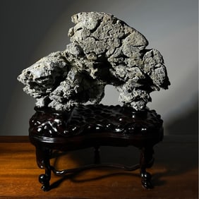 A piece of English stone horizontal cloud