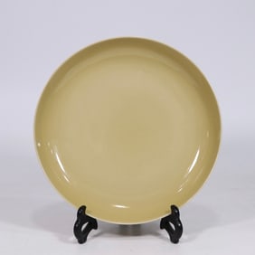 A Qing Yongzheng year delicate yellow glaze plate