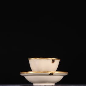 A set of Song Dynasty Ding kiln covered with gold dot color tea tray