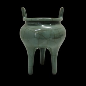 A Song Dynasty official kiln three-legged incense burner