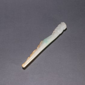 A jade dragon pattern cigarette holder from the Qing Dynasty