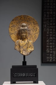 A gold-plated backlit Buddha statue of Qingzhou in the Northern Qi Dynasty