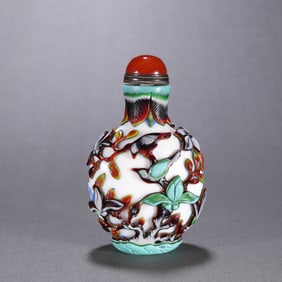 A beautiful glass snuff bottle with a picture of flowers and birds