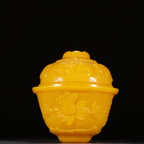 A Qing Dynasty chanterelle yellow vessel Fushou pattern tea bowl