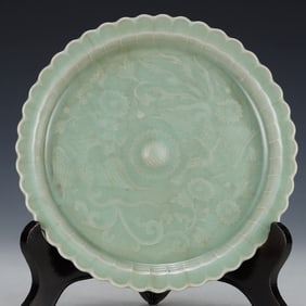 A piece of Song Dynasty Longquan kiln powder celadon phoenix pattern chrysanthemum petal plate