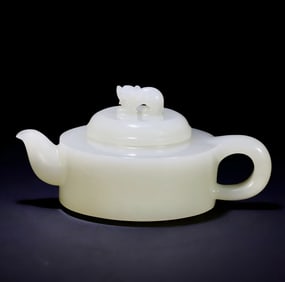 A Qing Dynasty Hetian jade pot wine vessel