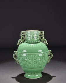 A Qing Qianlong bean celadon return dragon pattern gold-painted vase