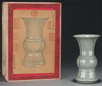 A flower solitary from the official kiln of the Song Dynasty