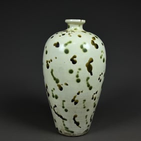 A pointillism plum bottle from the Song Dynasty state kiln