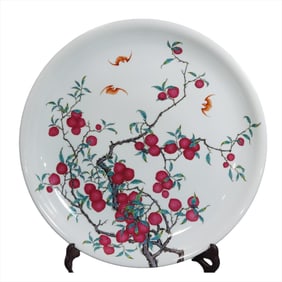 A Qing Dynasty Qianlong pastel lychee pattern appreciation plate