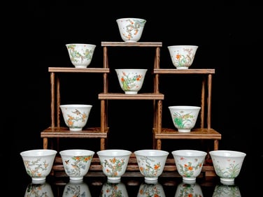 A set of Qianlong year ancient color twelve flower god cups