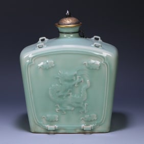 A Song Dynasty "Baohe Hall" Tibetan Longquan kiln dragon pattern belt pot