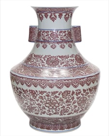 A piece of Qing Dynasty Qianlong blue and white glaze red entwined flower pattern pierced the ear