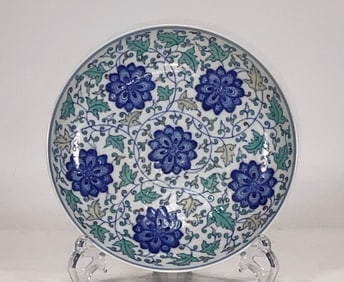 A Qing Dynasty Qianlong Doucai flower pattern appreciation plate
