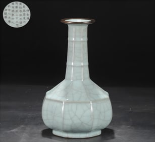 A piece of Southern Song Dynasty official kiln celadon silver mouth court imperial Bamboo bottle