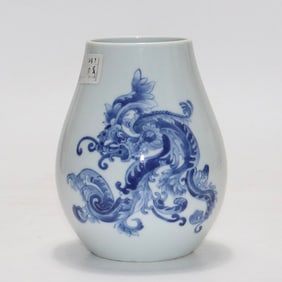 A Qing Dynasty Kangxi blue and white Kui Feng pattern olive statue