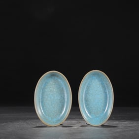 A pair of Northern Song Dynasty Ru kiln sky blue glaze ice flake pattern court royal duck egg