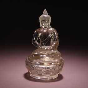 A tea crystal Buddha statue of Shakyamuni in the Qing Dynasty