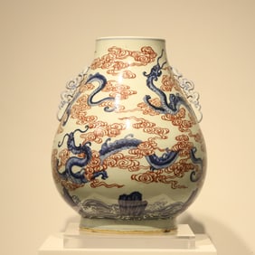 A blue and white glazed red cloud dragon pattern amphora from the Qing Dynasty
