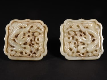 A pair of Qing Dynasty Hetian topaz dragon pattern belts