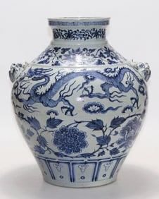 A large pot of the word "king" at the beginning of the Yuan Dynasty blue and white dragon pattern