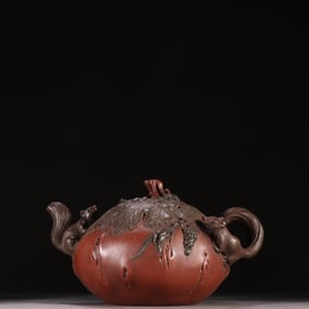A beautiful Jiang Rong purple sand squirrel grape teapot