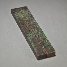 A pair of Qing Dynasty Qian Du agarwood carved chrysanthemum map ruler