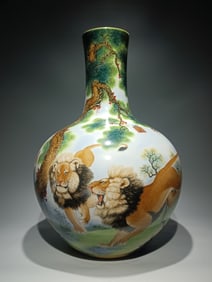A multi-character enamel colored Lang Shining painted three heroes in the Qianlong era of the Qing