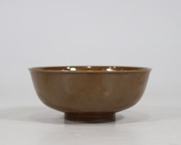 A purple gold glazed bowl made in the Qianlong period of the Qing Dynasty