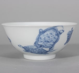 A blue and white centenarian cup made in the Qianlong era of the Qing Dynasty