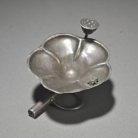 A fine old sterling silver lotus-shaped pen lick