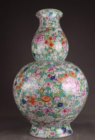 A Qing Qianlong pastel kaleidoscope gourd bottle