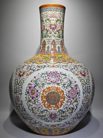 A Qing Dynasty Qianlong year enamel Fushou Lianlian Kui dragon pattern gilded heavenly ball vase