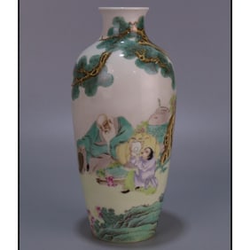 A pastel figure Guanyin vase made in the Yongzheng era of the Qing Dynasty