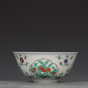A large bowl with a melon and fruit pattern in the Ming Dynasty