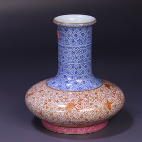A pastel entwined bottle made in the official kiln of the Qing Dynasty Jiaqing year