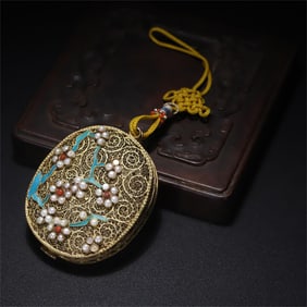 A silver-gilt filigree sachet from the Qing Dynasty
