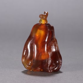 An amber bergamot snuffbox from the Qing Dynasty